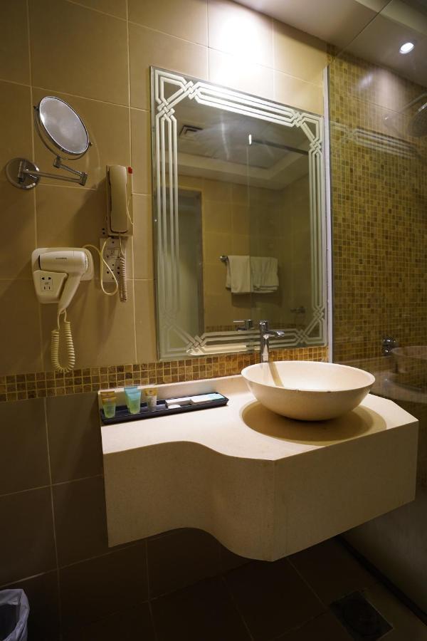 Cube Hotel Dubai Exterior foto